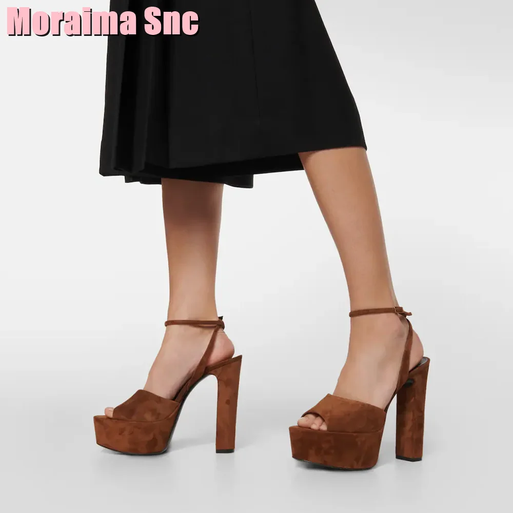 Sandalias de charol con plataf - Platform Sneakers Chunky reseña y precio
